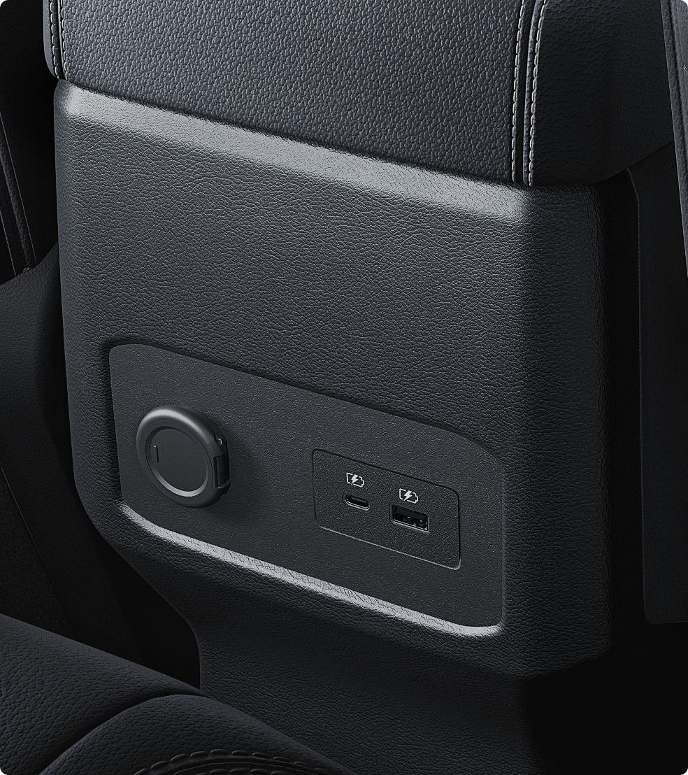 Triton-Interior_03_USB-Charging2x