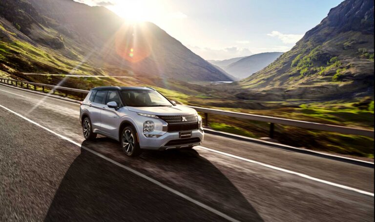 2024-2025-mitsubishi-outlander-phev-silver-driving-road